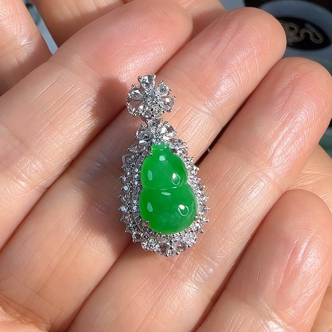 翡翠颈饰18K金镶嵌葫芦