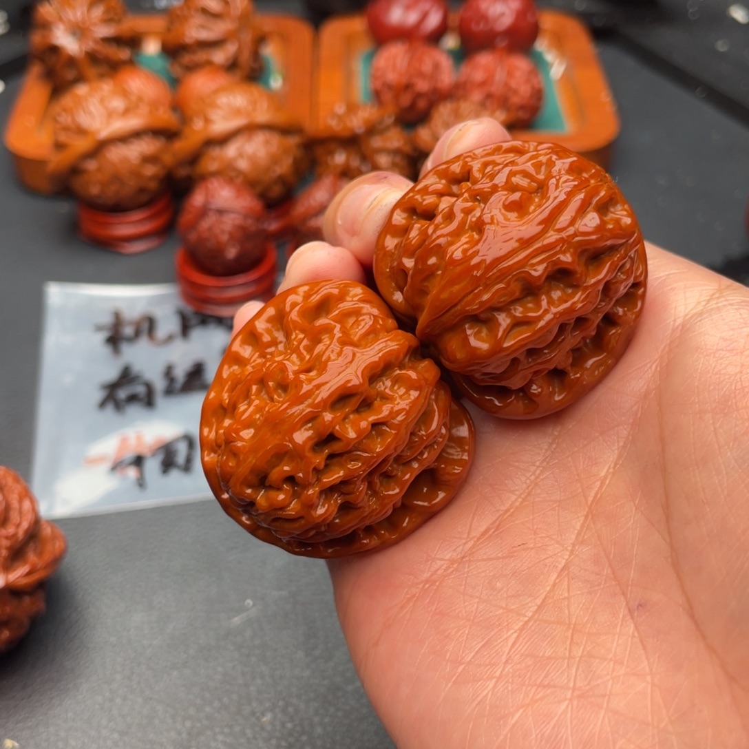 峰***文玩核桃把件白狮子