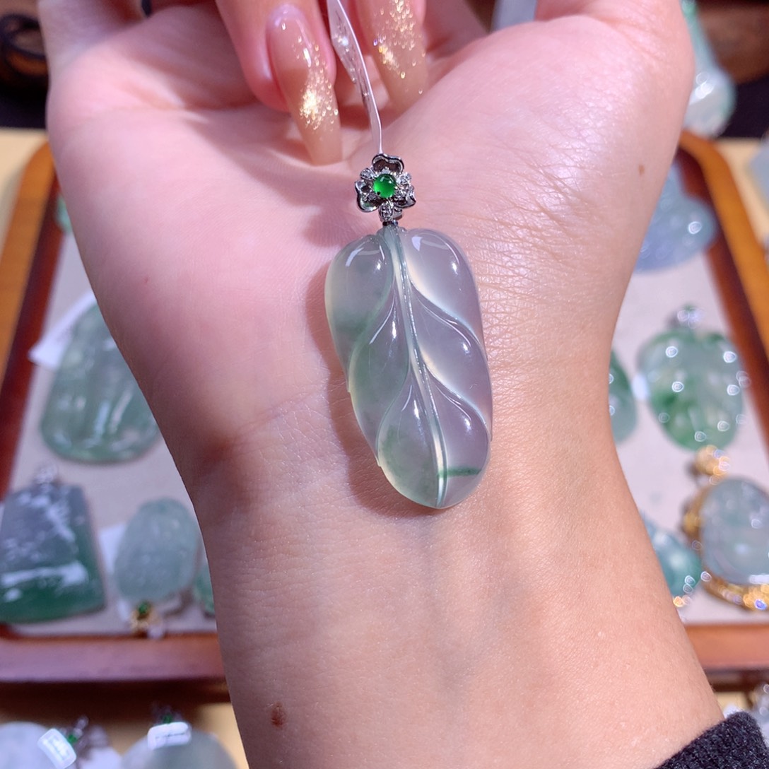 翡翠吊坠(不含链)18K金镶嵌