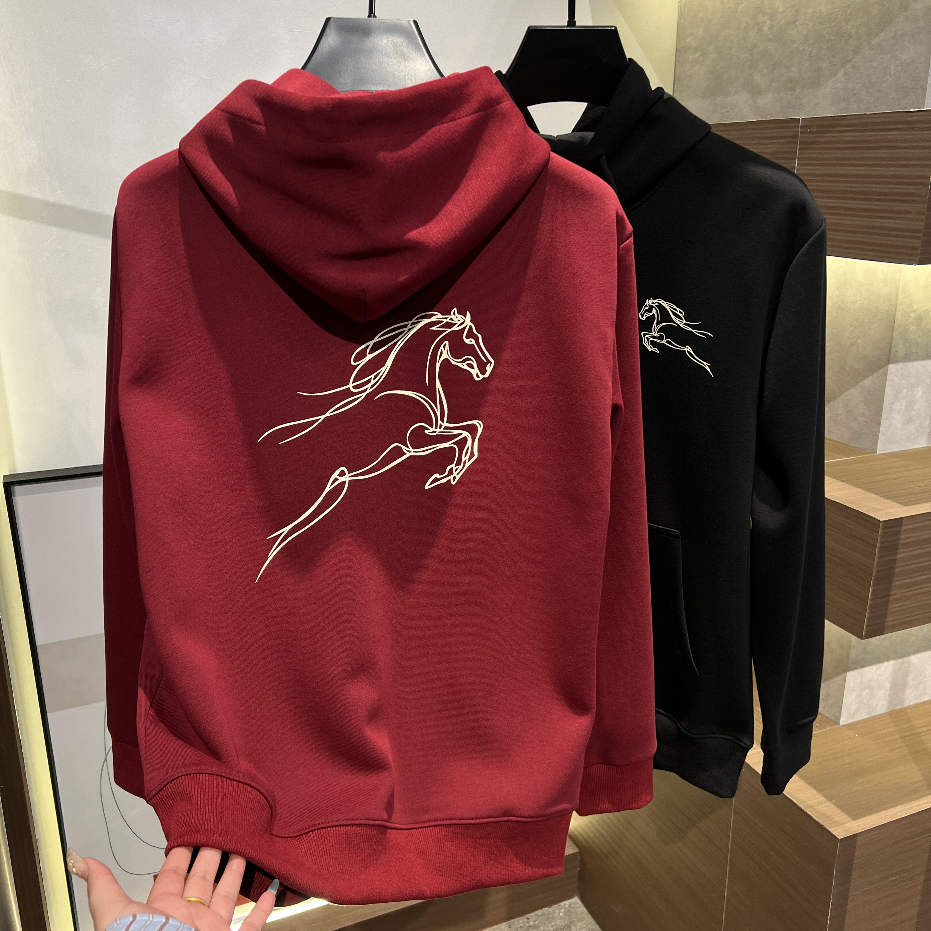 秋冬新款连帽卫衣男女同款100棉加厚运动休闲情侣红色套头长袖