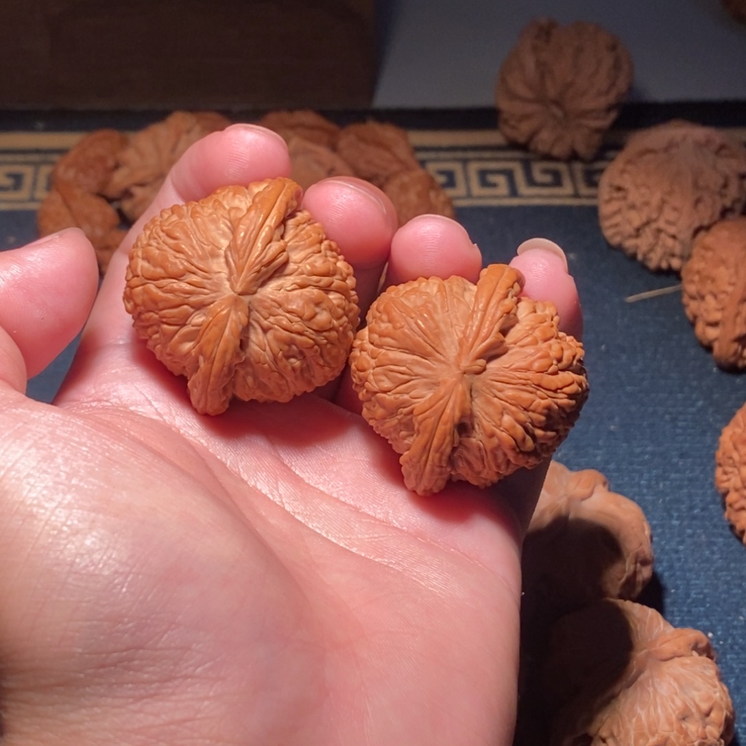 文玩核桃吊坠全品无修白狮子一对