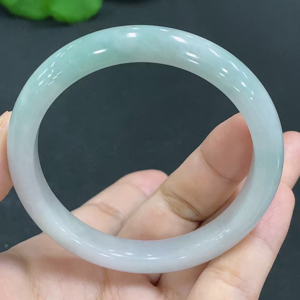 天然翡翠A货正圈手镯白绿底胶润百搭大气女士款手镯圈口56.8