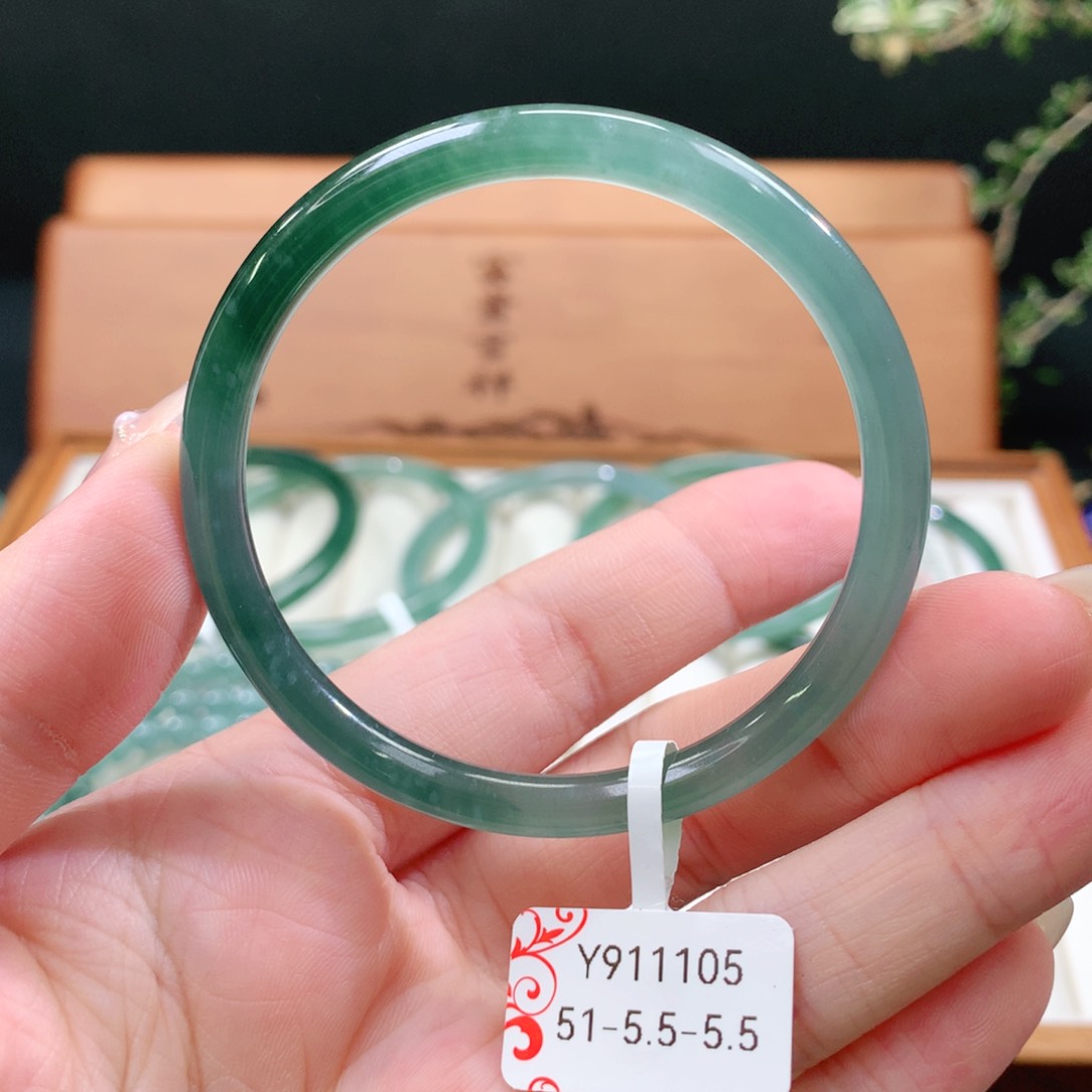 翡翠手镯未镶嵌天然