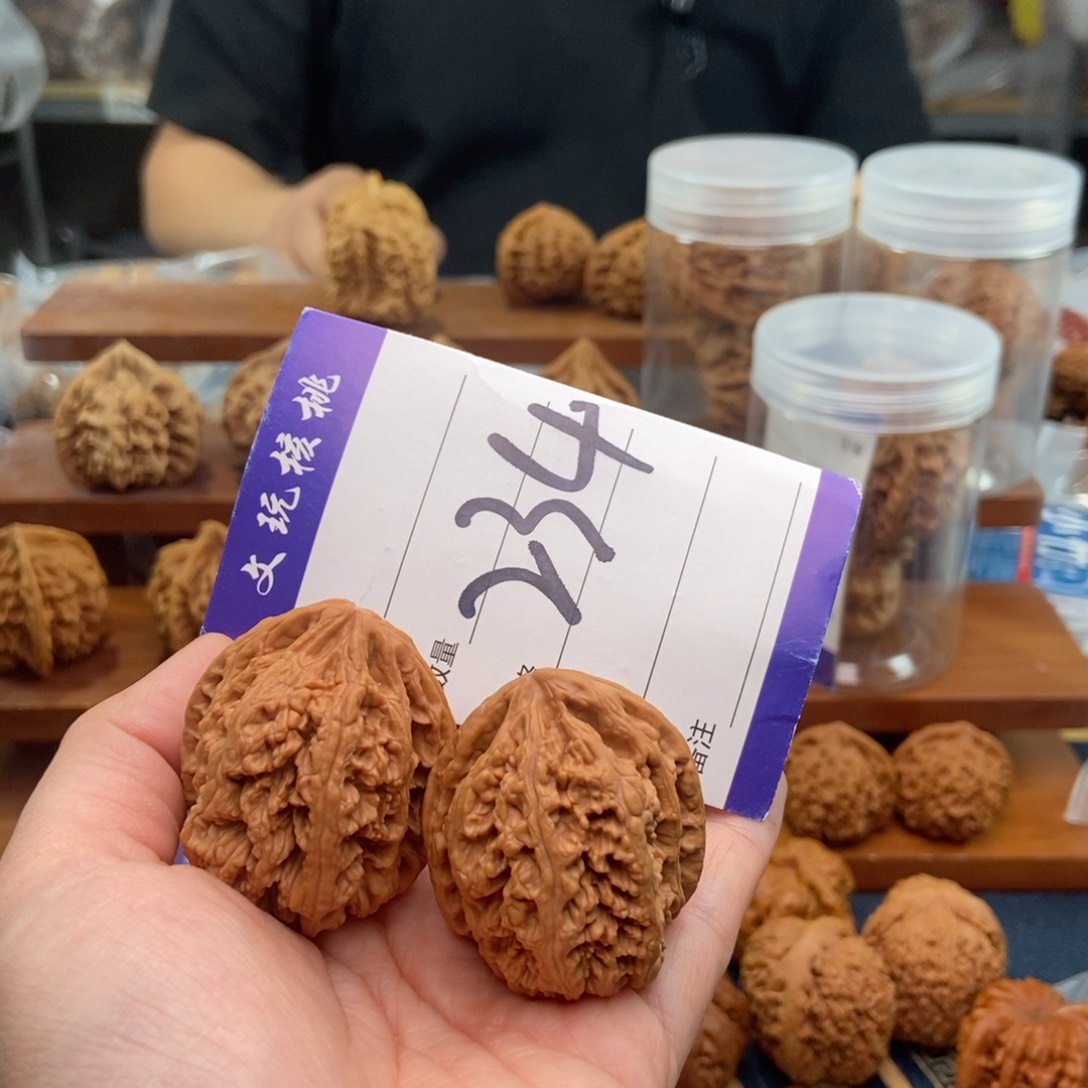 文玩核桃吊坠36粗筋