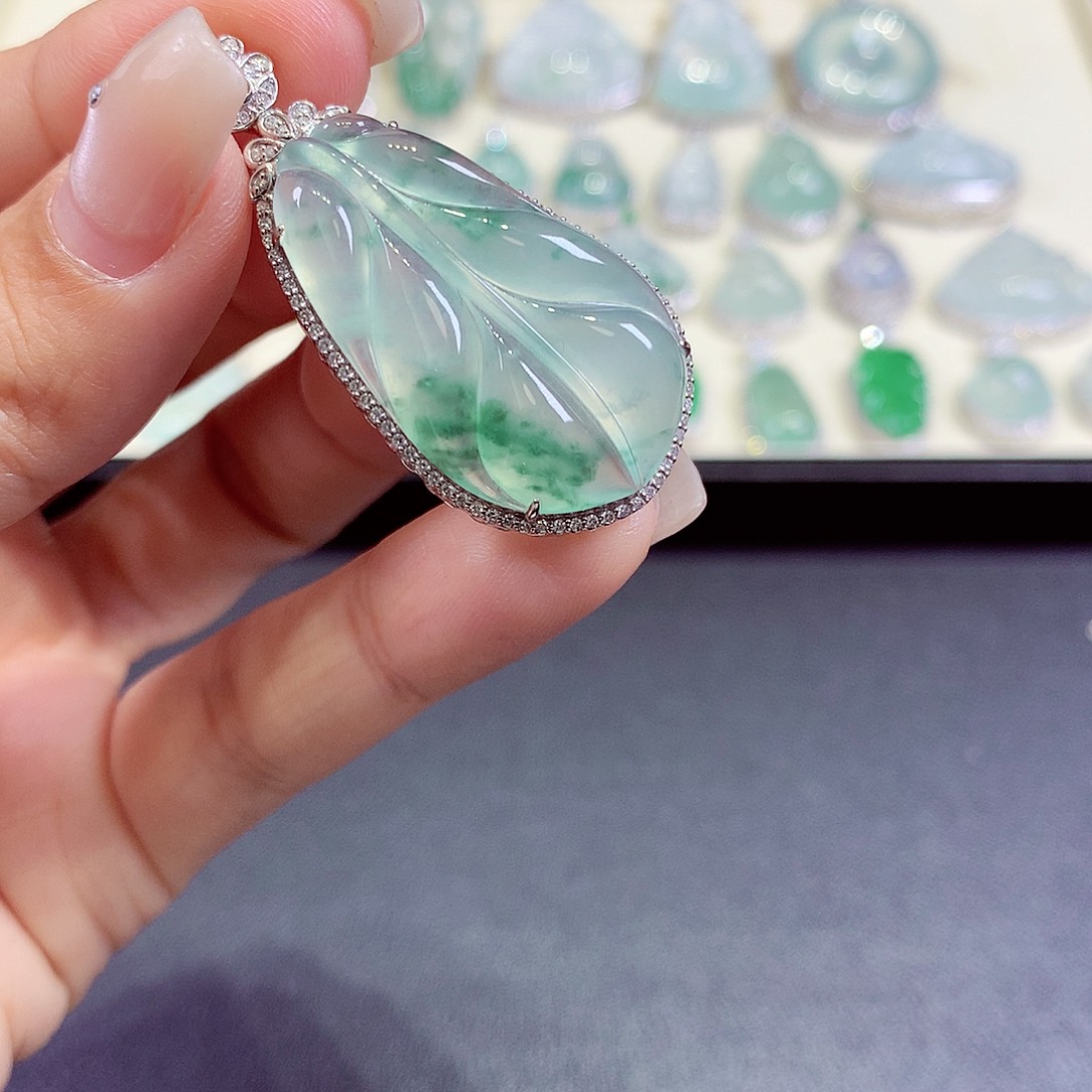 翡翠18K金镶嵌颈饰翡翠