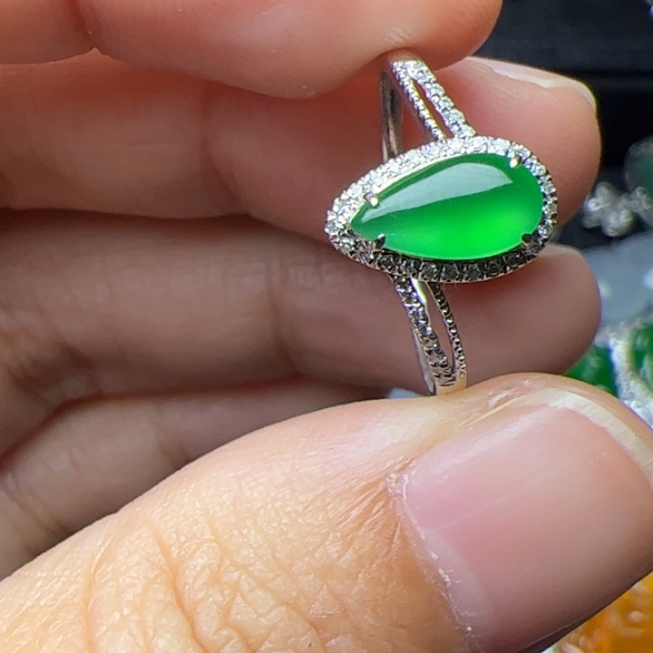 翡翠18K金镶嵌戒指