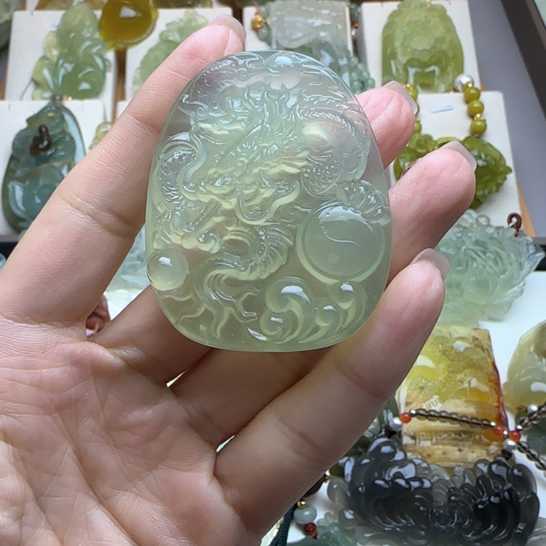 蛇纹石玉颈饰未镶嵌