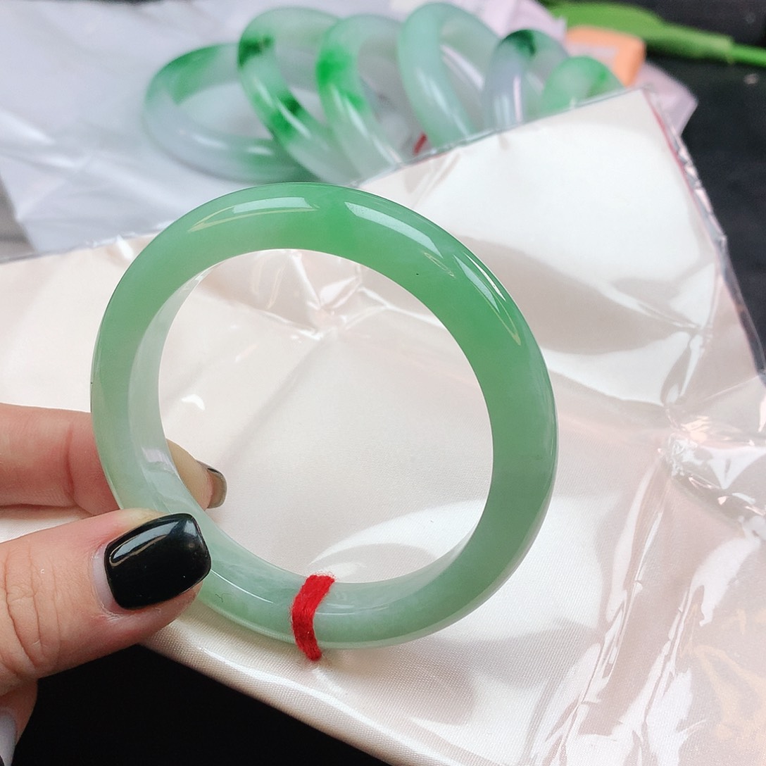 翡翠手镯未镶嵌正882414