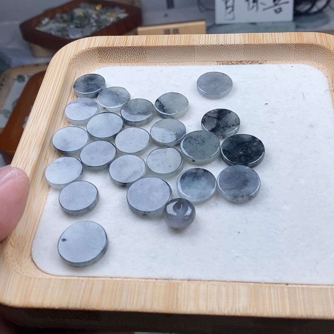 翡翠颈饰未镶嵌圆无事牌两个起拍