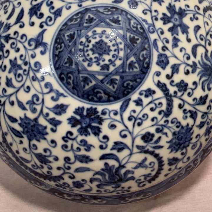 摆件福*青花缠枝花卉扁壶