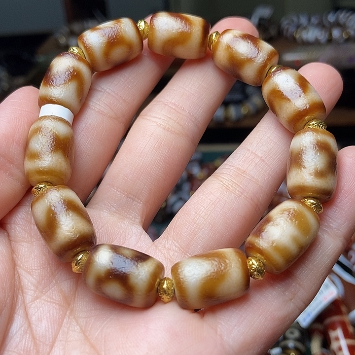 牙黄多宝手串一条
