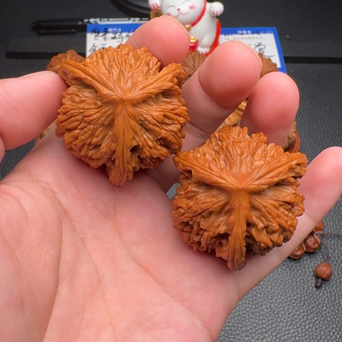 桃核把件虎头三棱精品配对