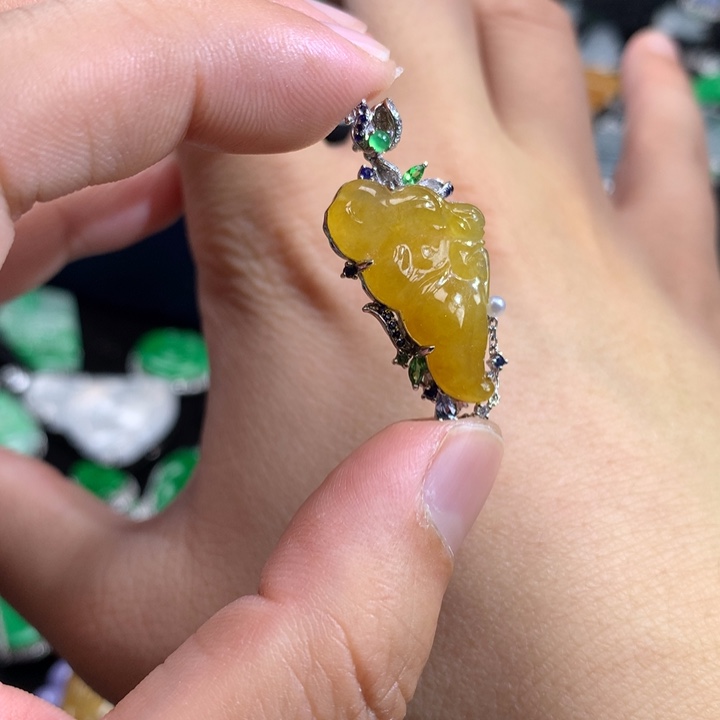 翡翠吊坠(不含链)18K金镶嵌