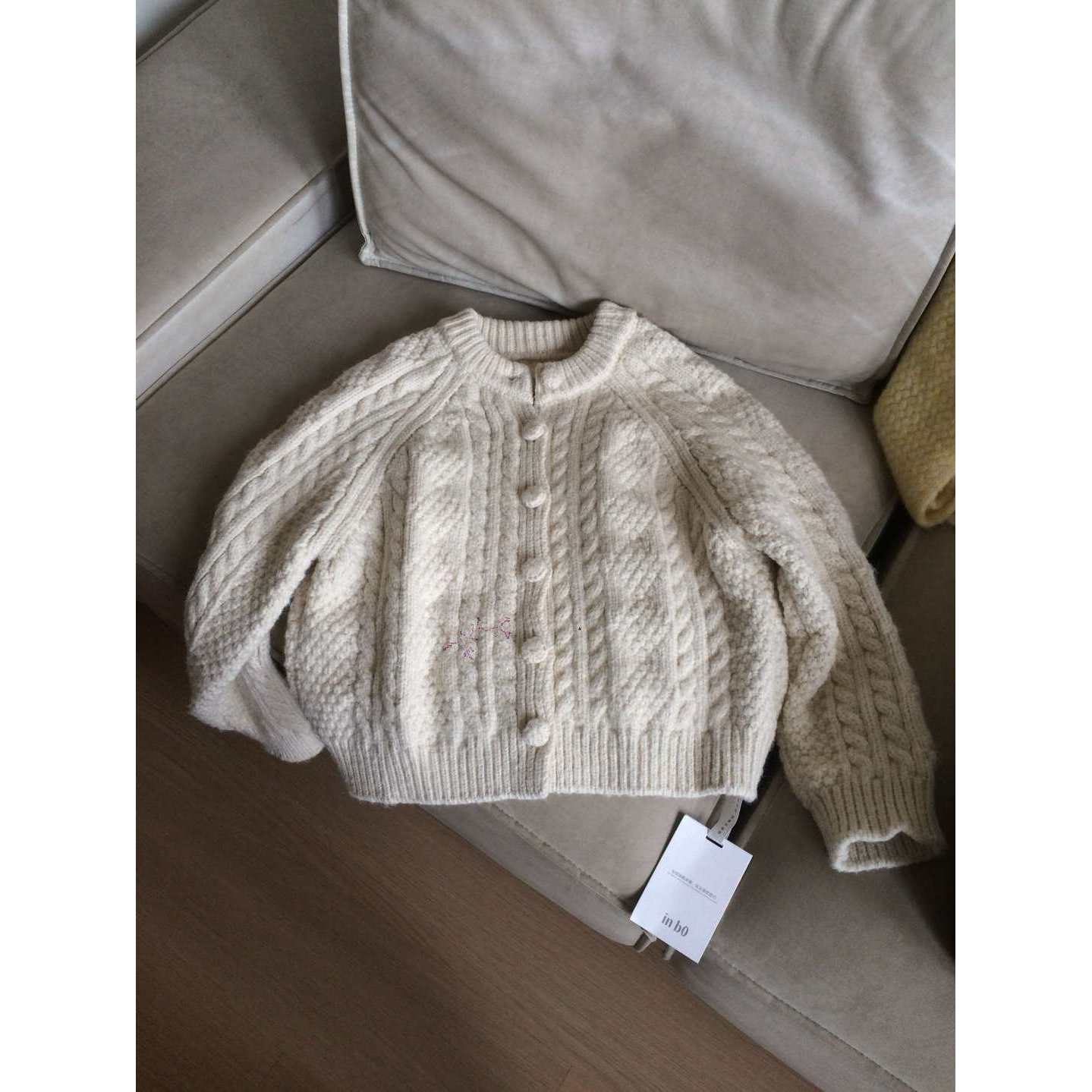 来自b0【钩花包扣毛衣】秋冬韩系慵懒圆领排扣开衫毛衣【V3835】