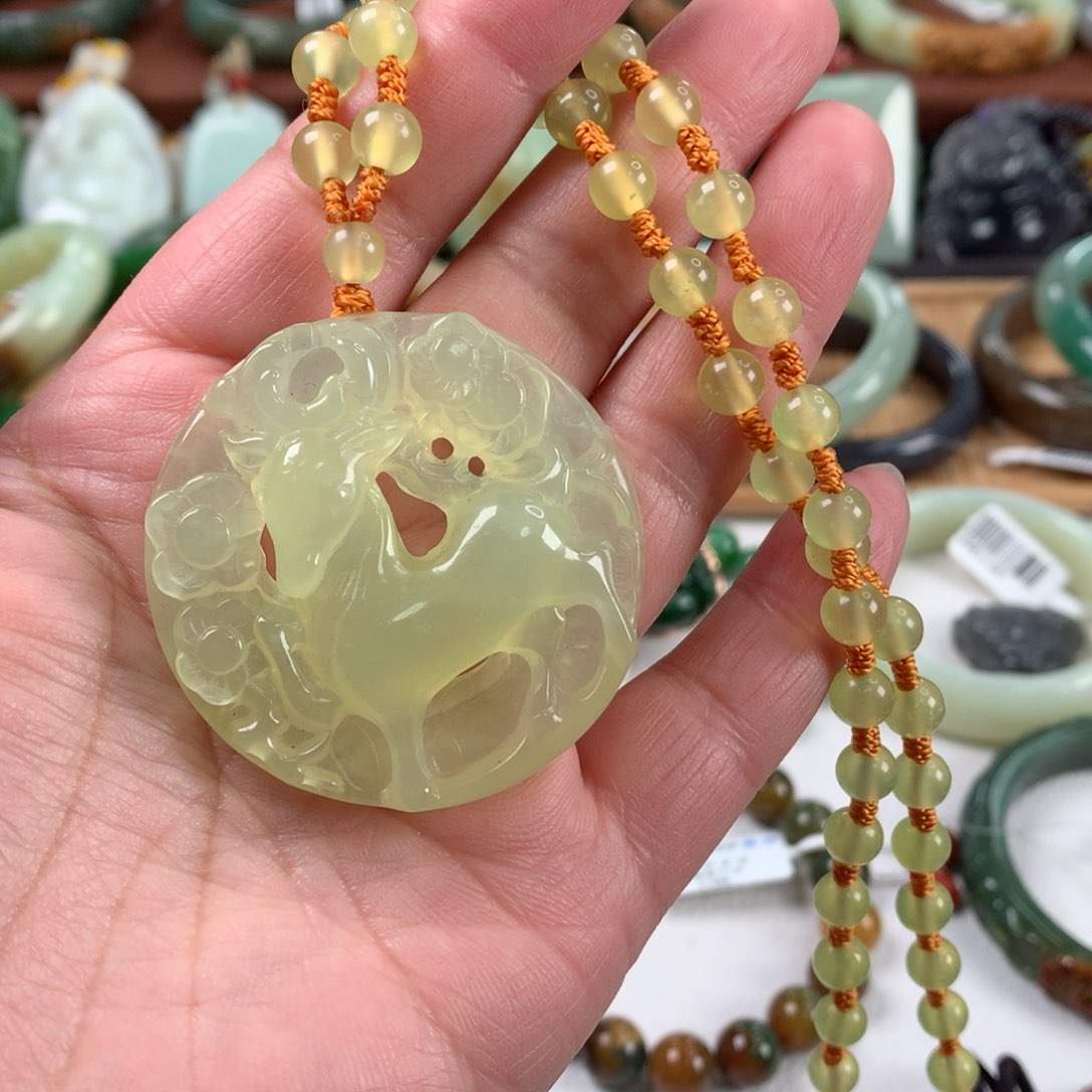 岫玉颈饰未镶嵌吊坠