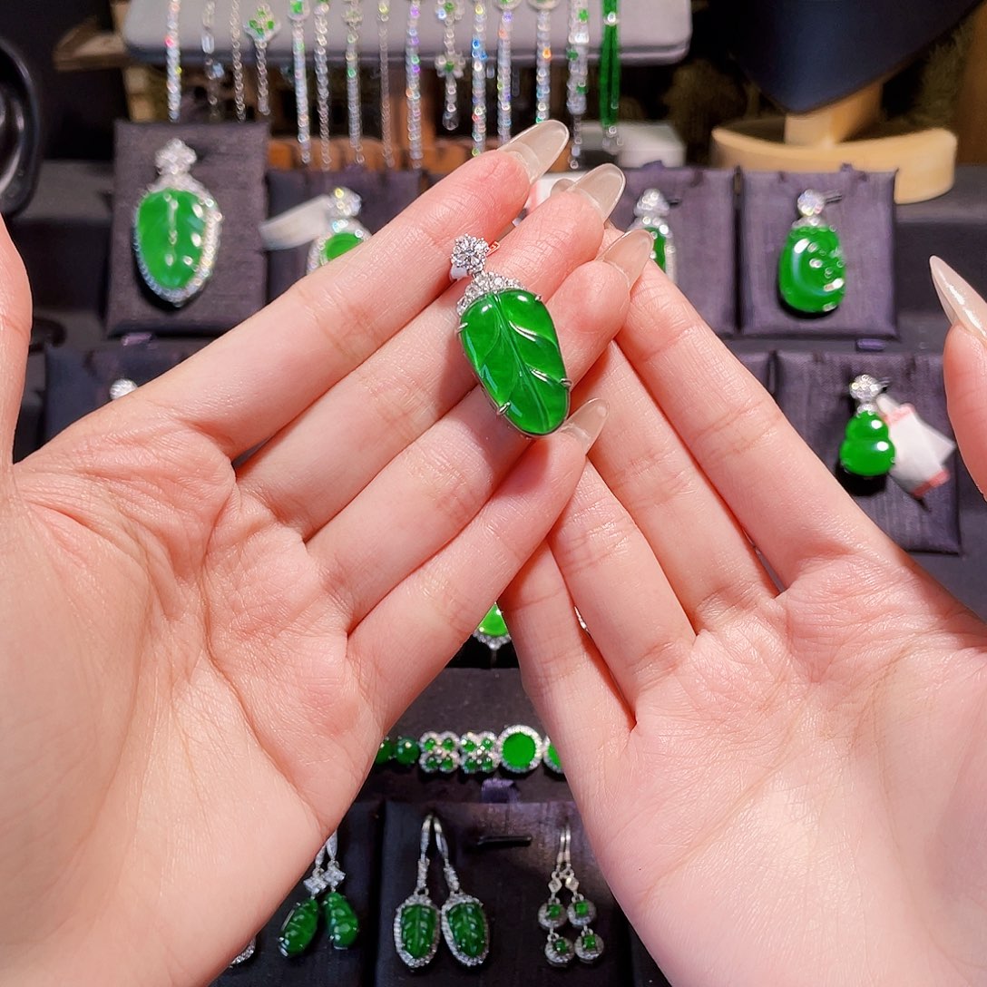 末***名翡翠银S925镶嵌颈饰叶子