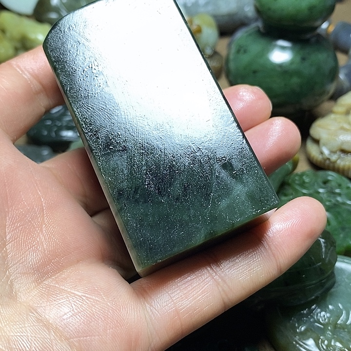 知***乐和田玉未镶嵌颈饰