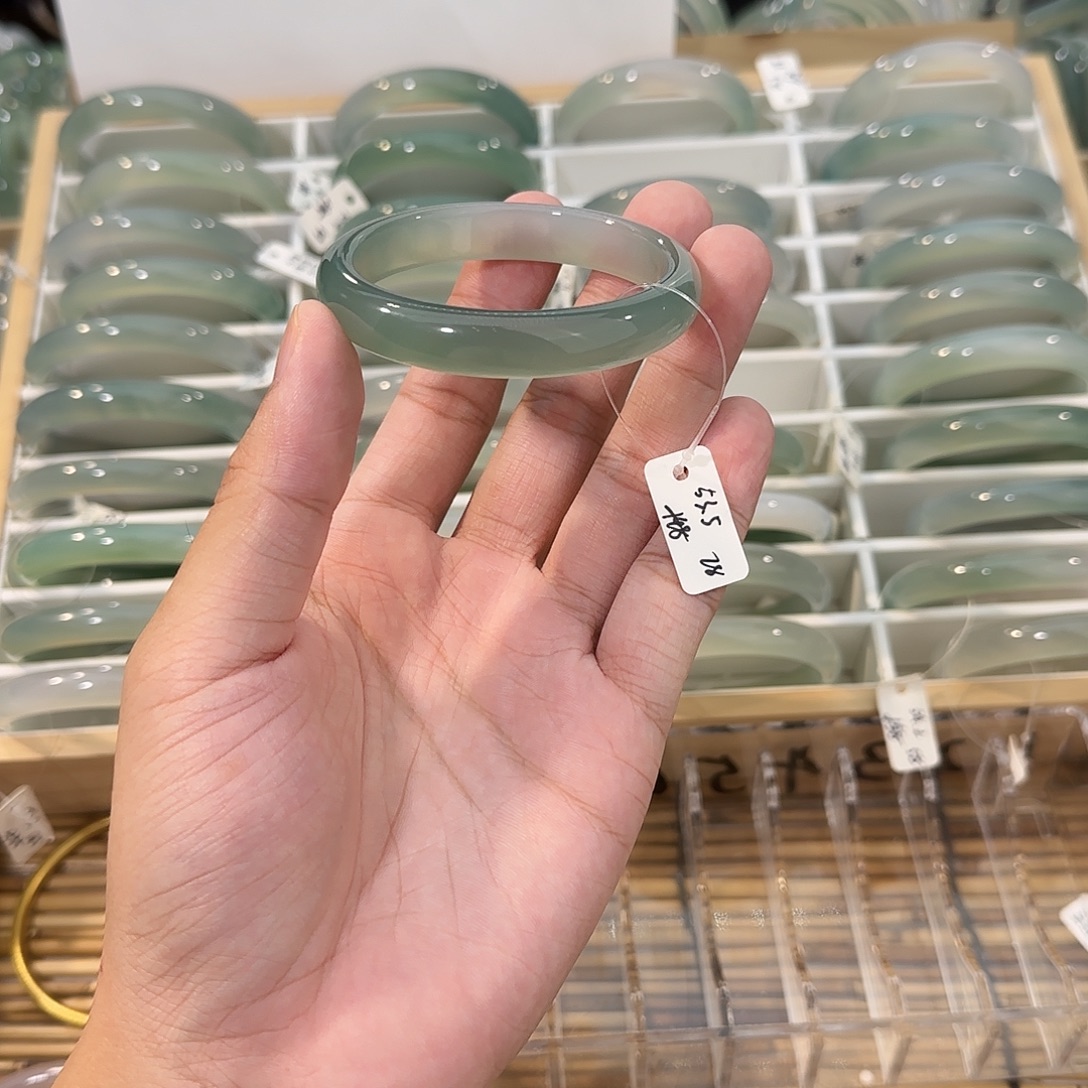 玛瑙/玉髓未镶嵌手镯圈口53.5