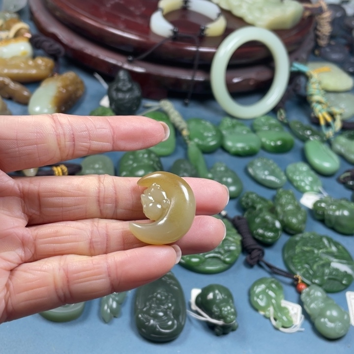 和田玉未镶嵌颈饰