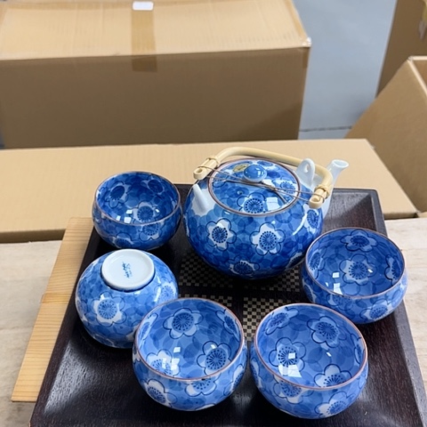精品瓷器。           