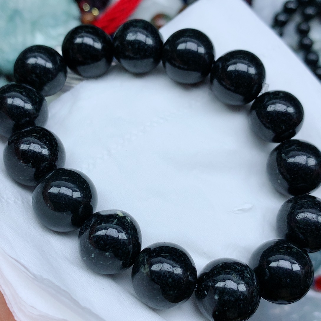 翡翠颈饰未镶嵌吊坠