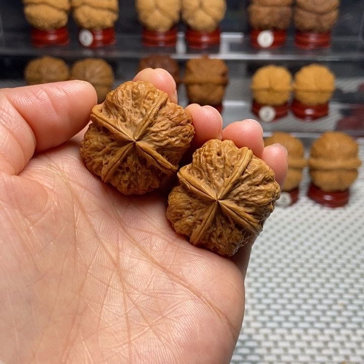 文玩核桃把件9小盘石四棱