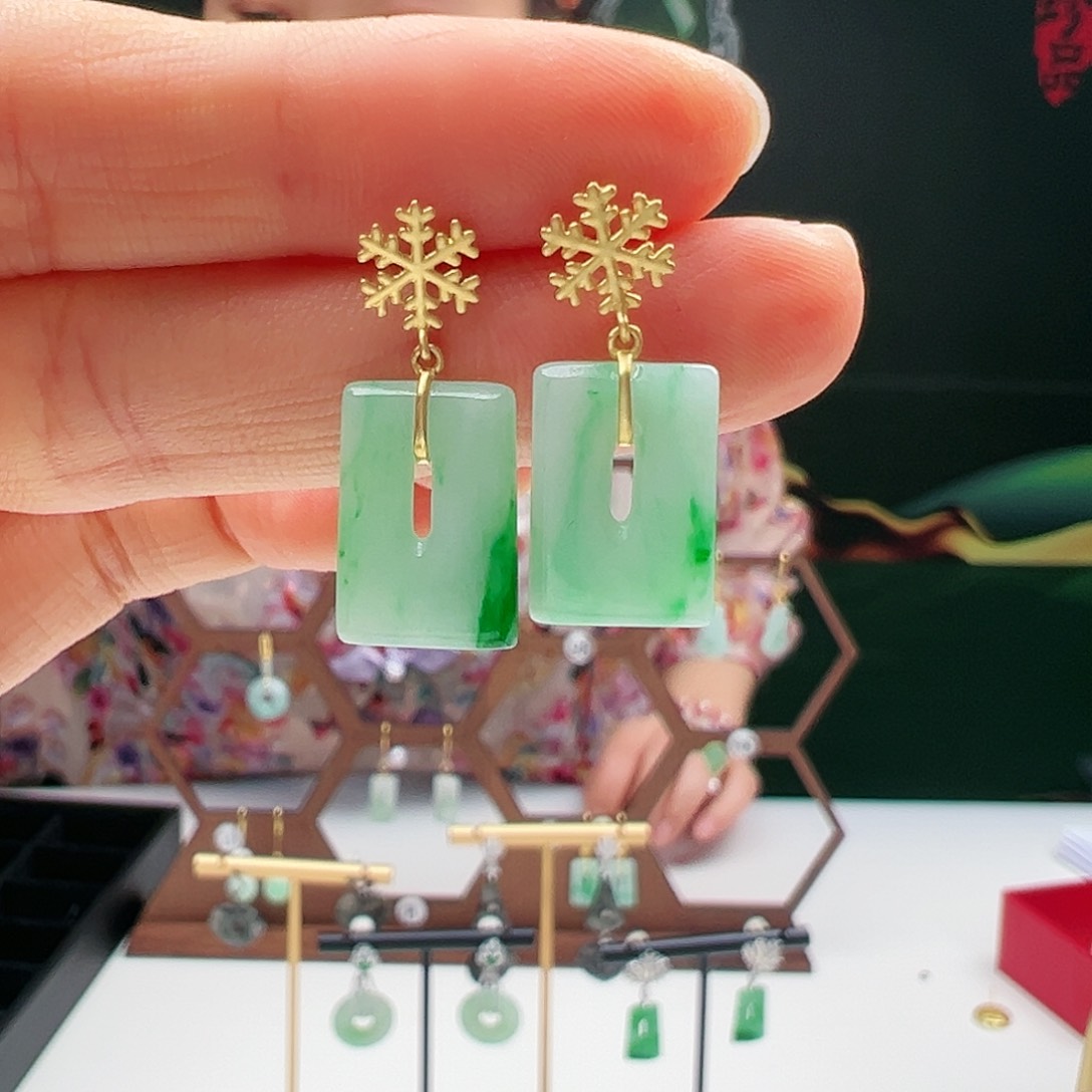 翡翠耳饰18K金镶嵌天然翡翠耳饰18k金镶嵌