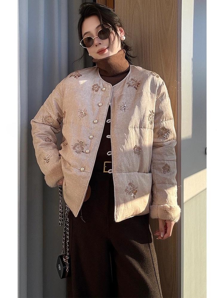 ANYUMO/安妤茉9339新款水貂毛钉珠亚麻时尚国风羽绒潮流女宽松