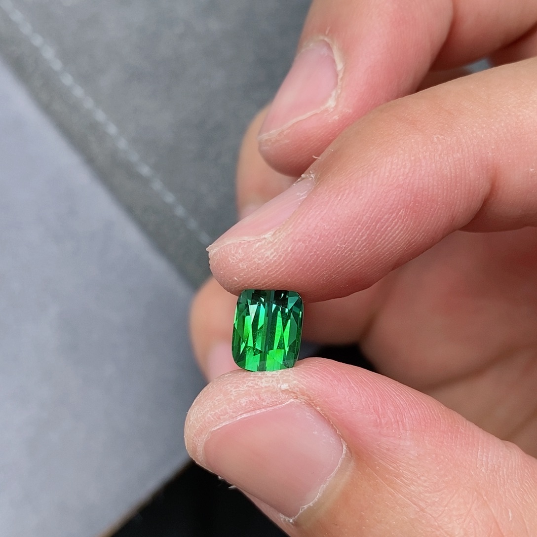 碧玺珠宝半成品未镶嵌3.56ct拉贡裸石