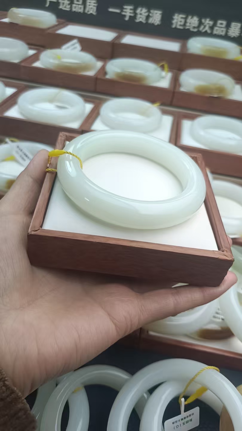 和田玉女士白玉手镯