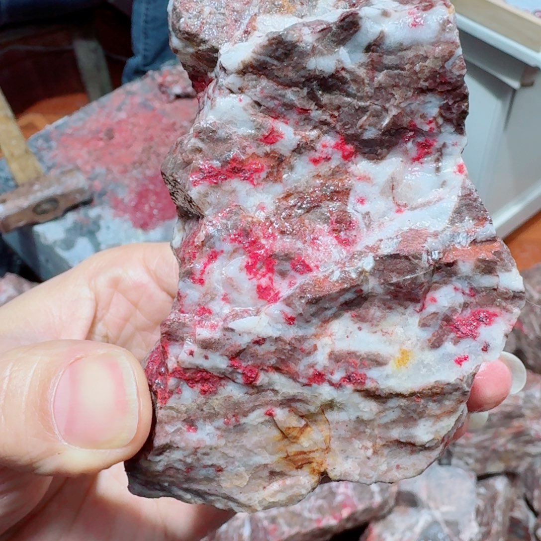 天然辰砂天然原石266.5克