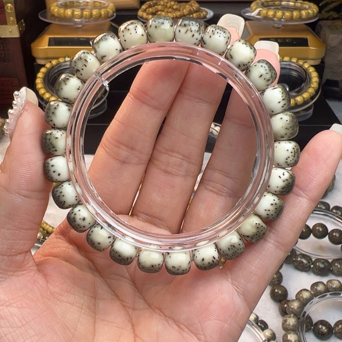 星月菩提手串绿背河豚