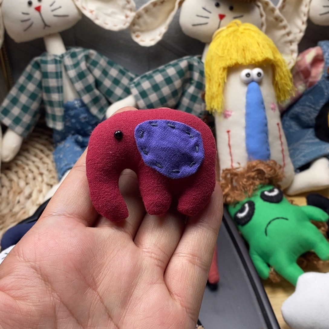 莱赛尔纤维小象胸针的