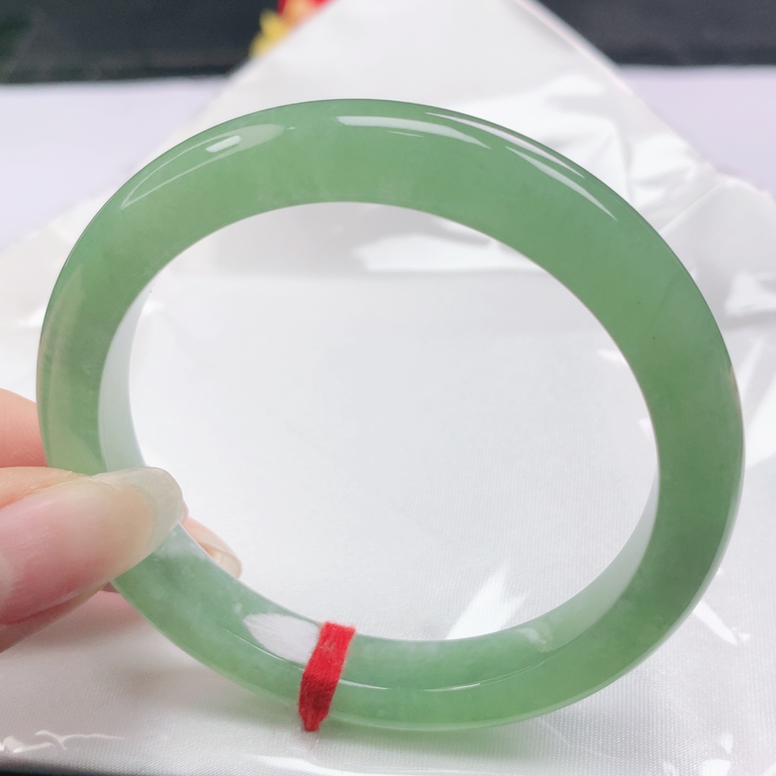 翡翠未镶嵌手镯翡翠54.4冰果阳绿窄版泥鳅背