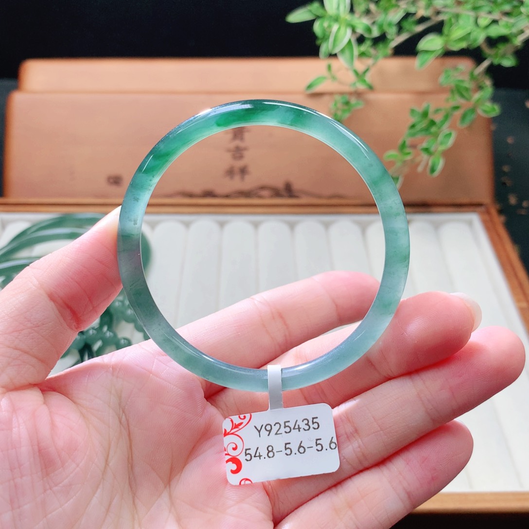 未镶嵌手镯（圆镯）翡翠