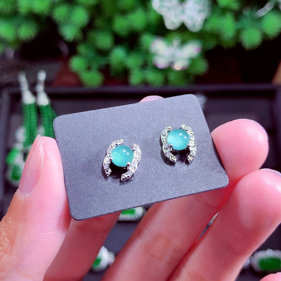 颈饰未镶嵌翡翠天然