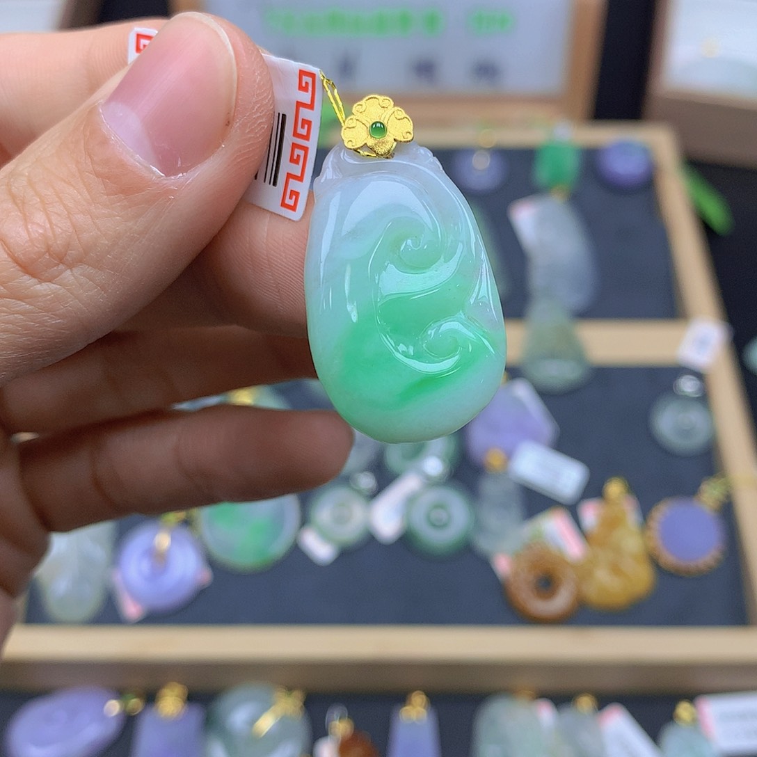 翡翠颈饰18K金镶嵌翡翠