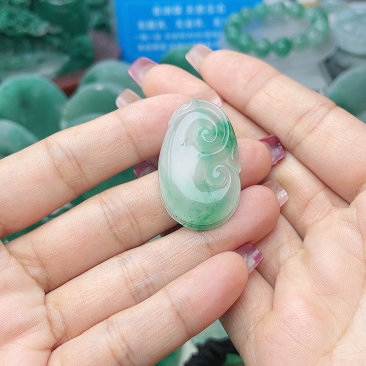 颈饰未镶嵌石英质玉玉*曦
