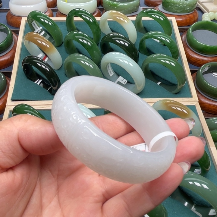 和田玉手镯未镶嵌