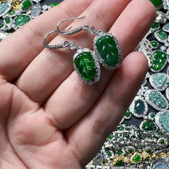 翡翠颈饰未镶嵌天然A货翡翠放漏