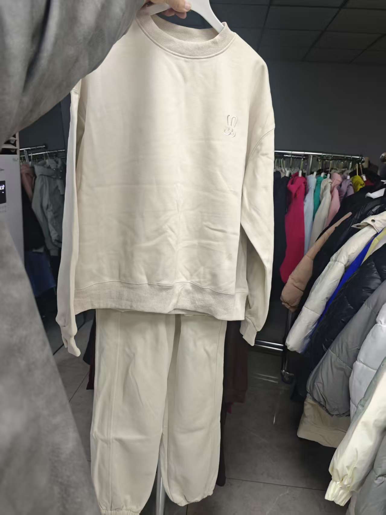 圆领纯色春秋款时尚简约休闲运动套装J020