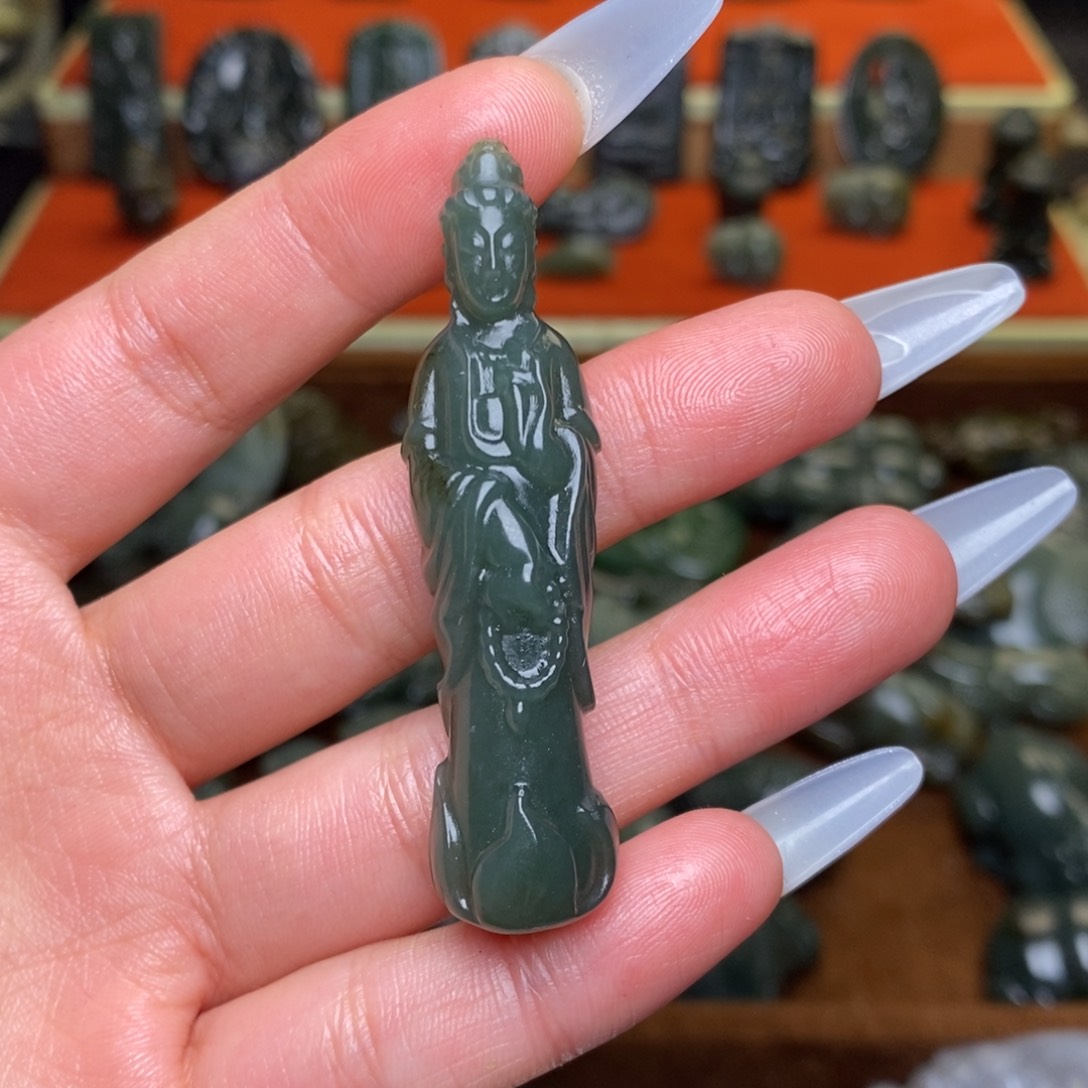 和田玉颈饰未镶嵌高****膜