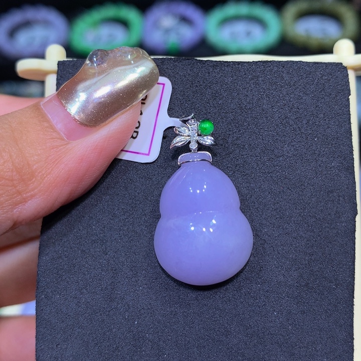 翡翠18K金镶嵌颈饰翡翠