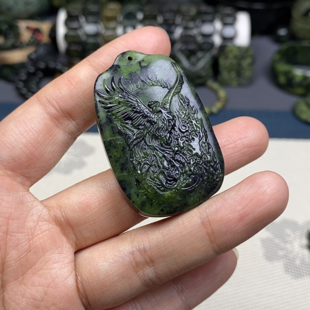 蛇纹石玉吊坠(不含链)未镶嵌精工，凤凰涅槃