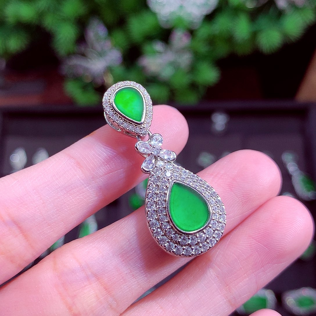 颈饰未镶嵌翡翠天然