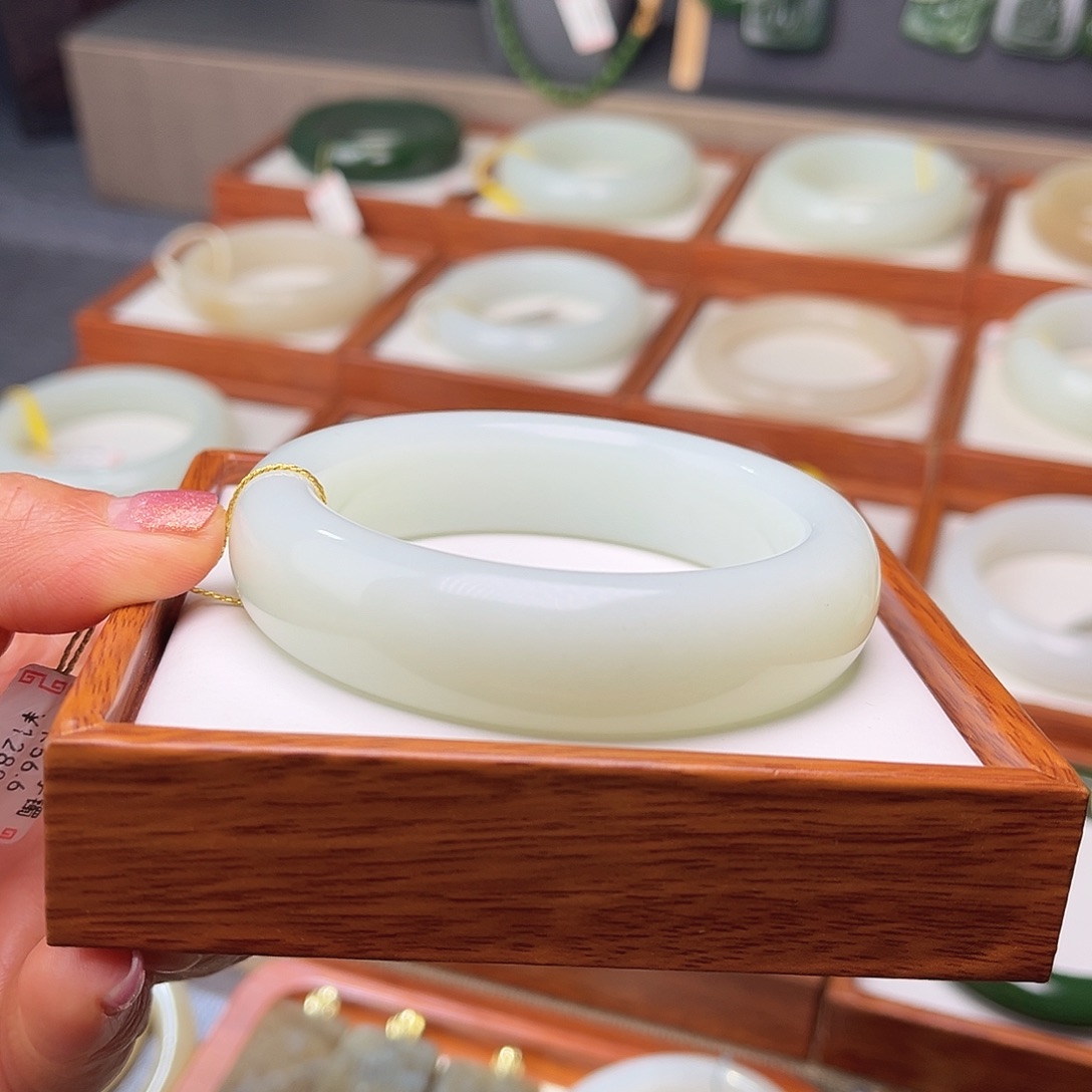 和田玉未镶嵌手镯56.6