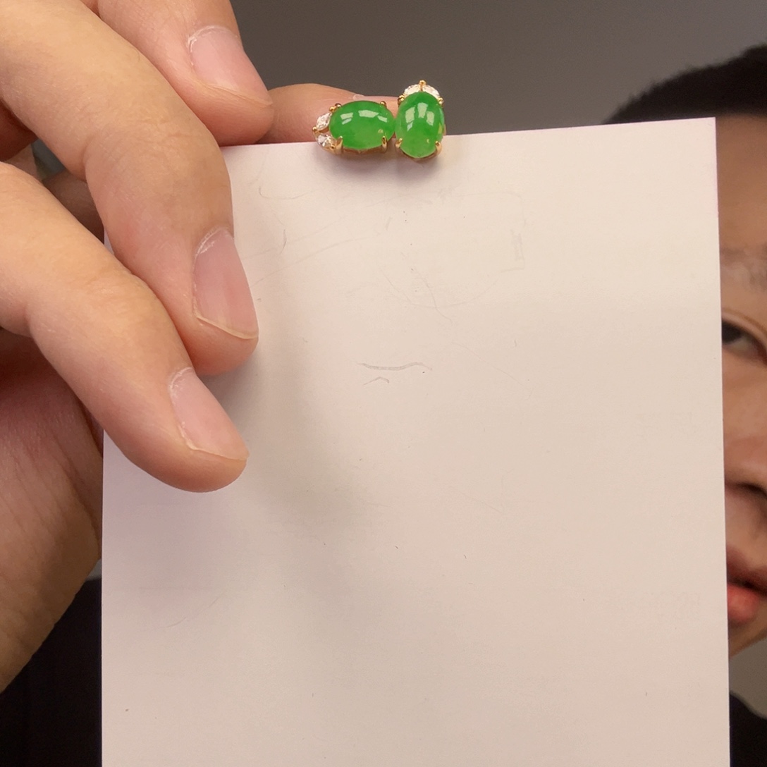 翡翠未镶嵌挂件一对