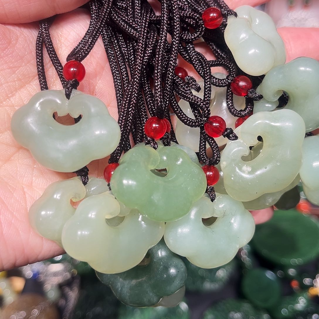 颈饰未镶嵌和田玉（糖玉）