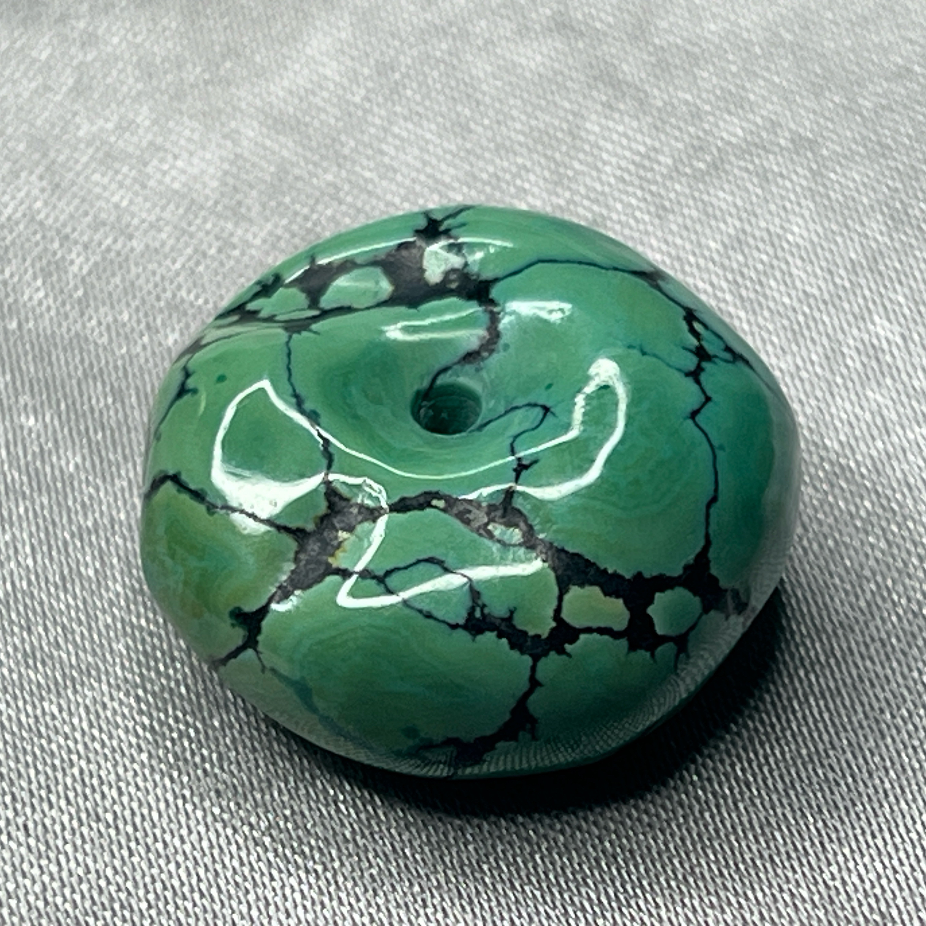 绿松石特色藏扣，尺寸18x18.6x8.2mm重4.6克