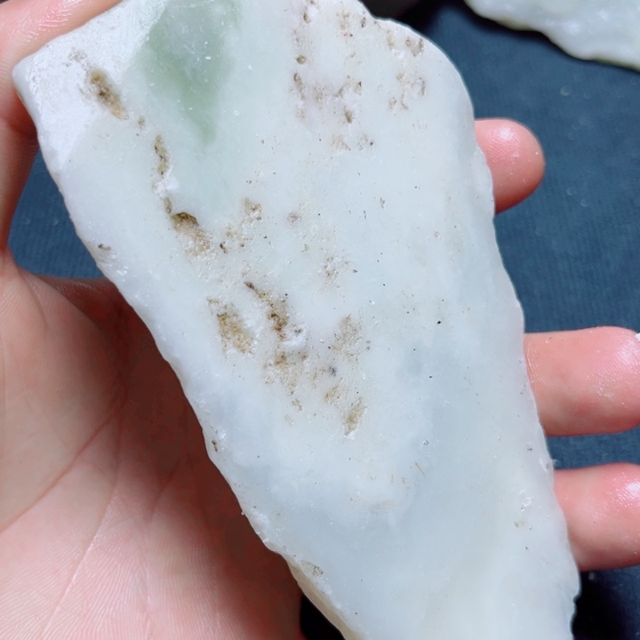 和田玉（糖玉）未镶嵌珠宝奇石